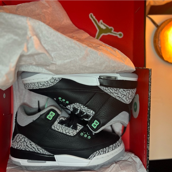 Brand New: Air Jordan 3 Retro (GS) - Picture 2 of 11